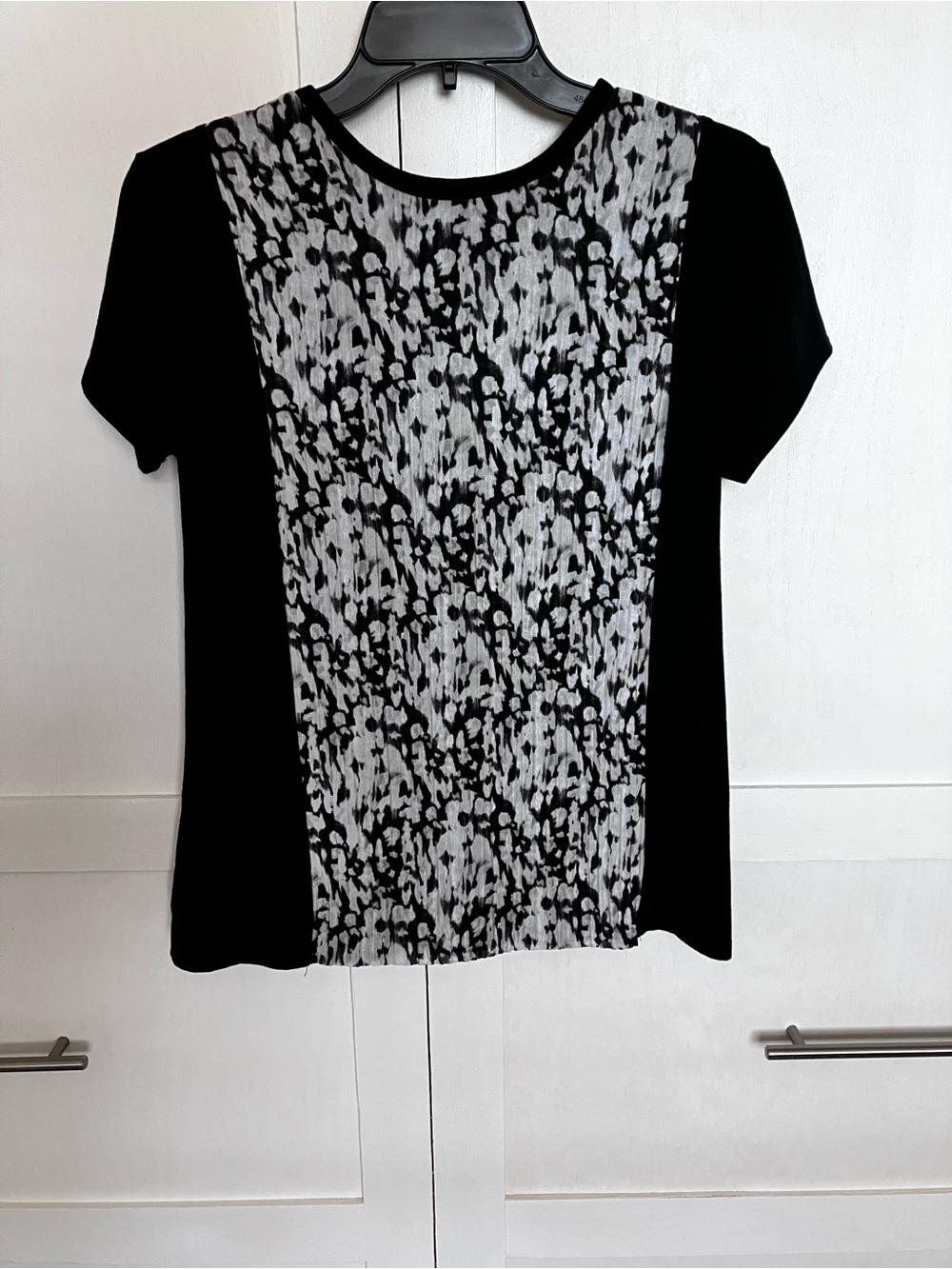 Simply Vera Wang Round Neck Cap Sleeve Black and Gray Top, S